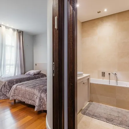 Luxury Private With Rooftop In Appartement