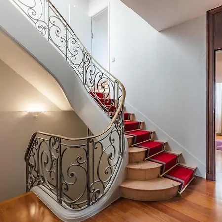 Luxury Private With Rooftop In Neuilly-sur-Seine