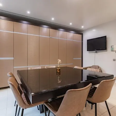 Luxury Private With Rooftop In Holiday home *