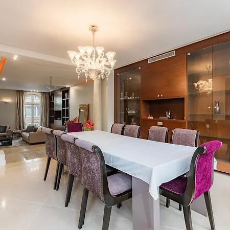 Luxury Private With Rooftop In Holiday home