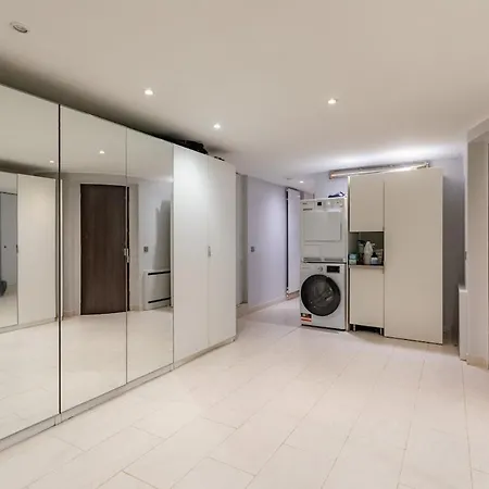 Luxury Private With Rooftop In *