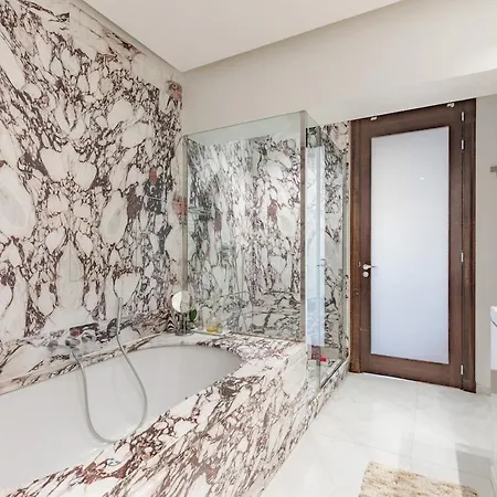 Luxury Private With Rooftop In Holiday home *