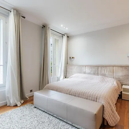 Luxury Private With Rooftop In Neuilly-sur-Seine