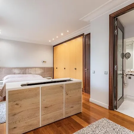 Holiday home Luxury Private With Rooftop In *