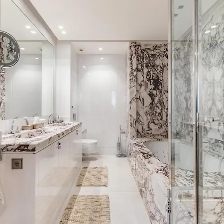 Luxury Private With Rooftop In Neuilly-sur-Seine