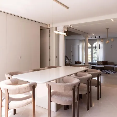 Luxury Private With Rooftop In