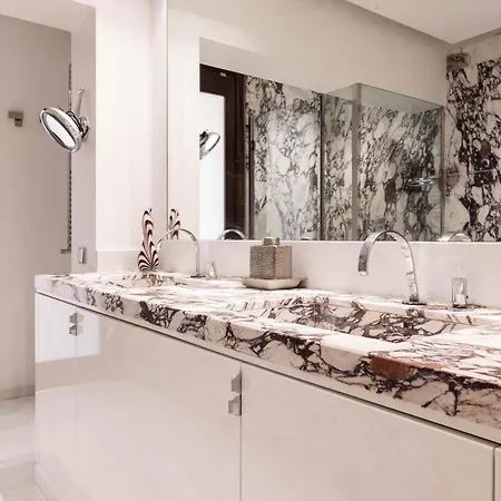 Luxury Private With Rooftop In Holiday home