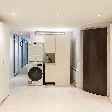 Luxury Private With Rooftop In *