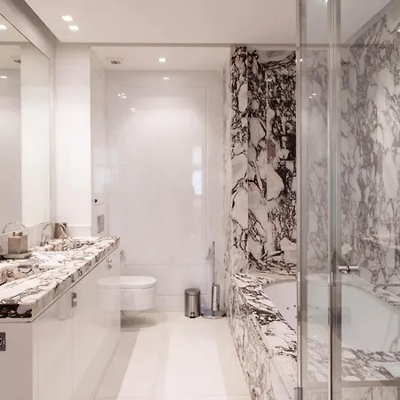 Luxury Private With Rooftop In Neuilly-sur-Seine