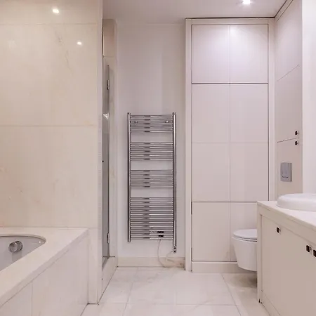 Luxury Private With Rooftop In Holiday home