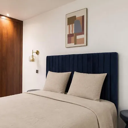 Luxury Private With Rooftop In * Neuilly-sur-Seine